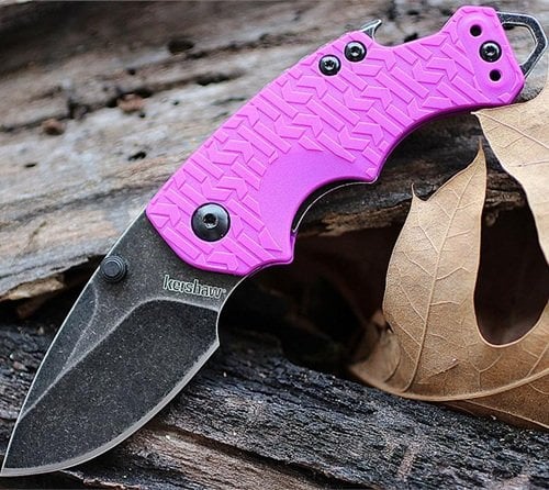 Kershaw Shuffle 8700 Cep Çakısı’nın kompakt tasarımını gösteren fotoğraf