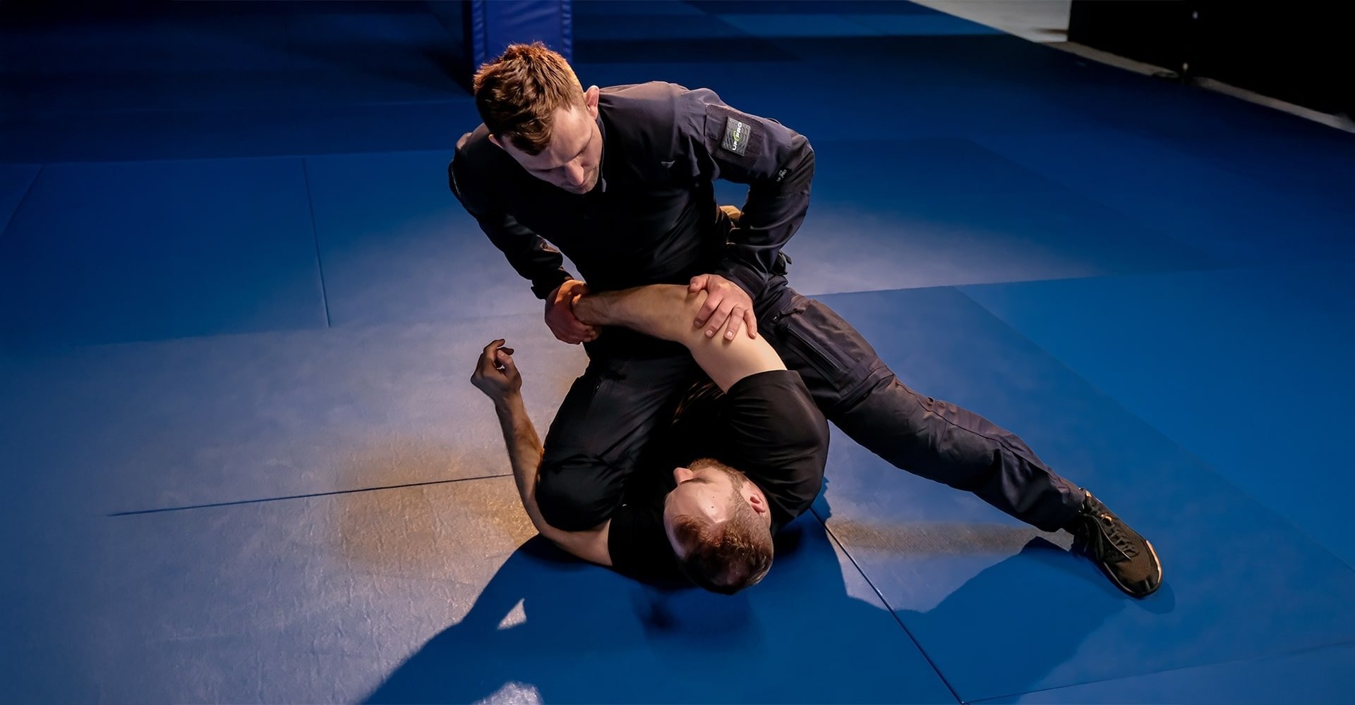 Diz üstü pozisyondan savunma görseli